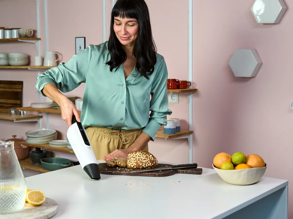 Vorwerk: Photo: This is one of the protagonists from the direct sales story. Her name is Marika van den Bos, she is a Thermomix group leader in Bonn and makes the heart gesture.